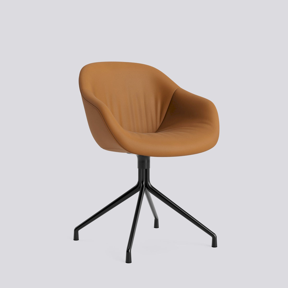 Chaise pivotante About A Chair AAC 221 de Hee Welling - Hay-Garnissage intégral matelassé Sense Cognac, aluminium thermolaqué noir, piètement pivotant 4 branches-The Woods Gallery