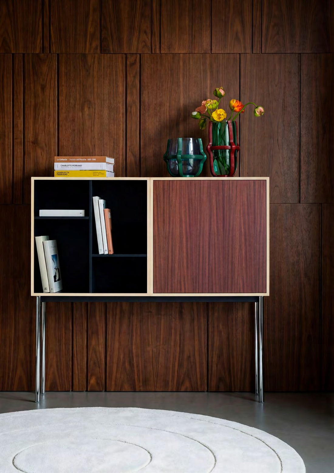 Casiers standard 20 (LC20) de Le Corbusier - Cassina-ambiance catalogue Cassina 2026-The Woods Gallery