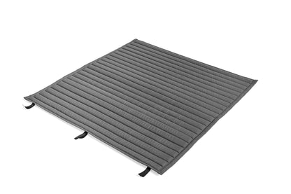 Coussin pour banc de table Palissade - Hay-Anthracite vue studio 4-The Woods Gallery
