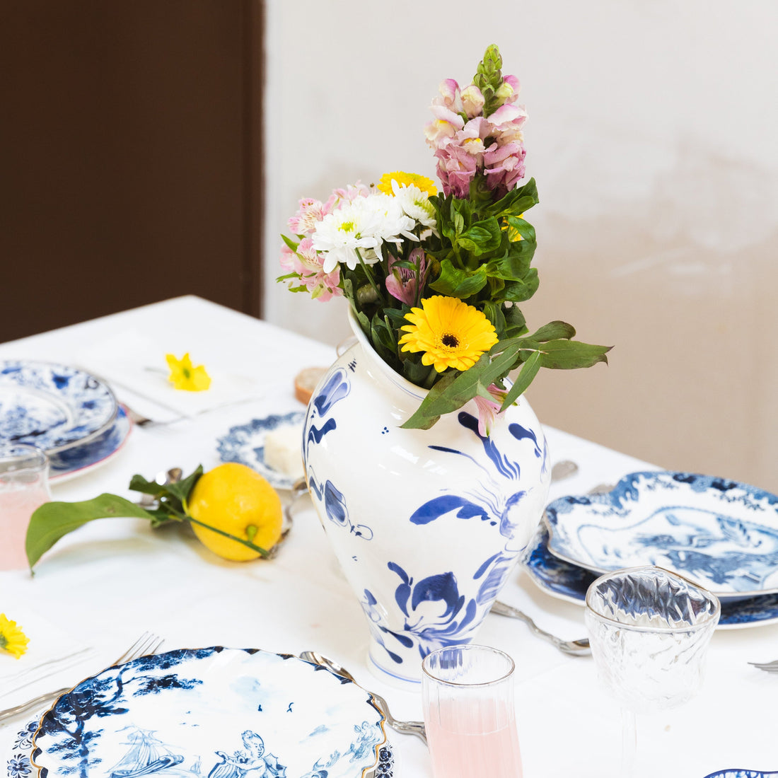 Vase Floral Delft Classics on Acid de Diesel Living - Seletti-vue 2-The Woods Gallery