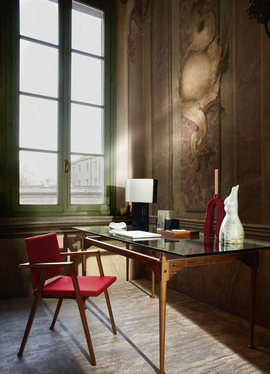 Table 839 TL3 de Franco Albini - Cassina-ambiance catalogue Cassina 2026 (vue 2)-The Woods Gallery