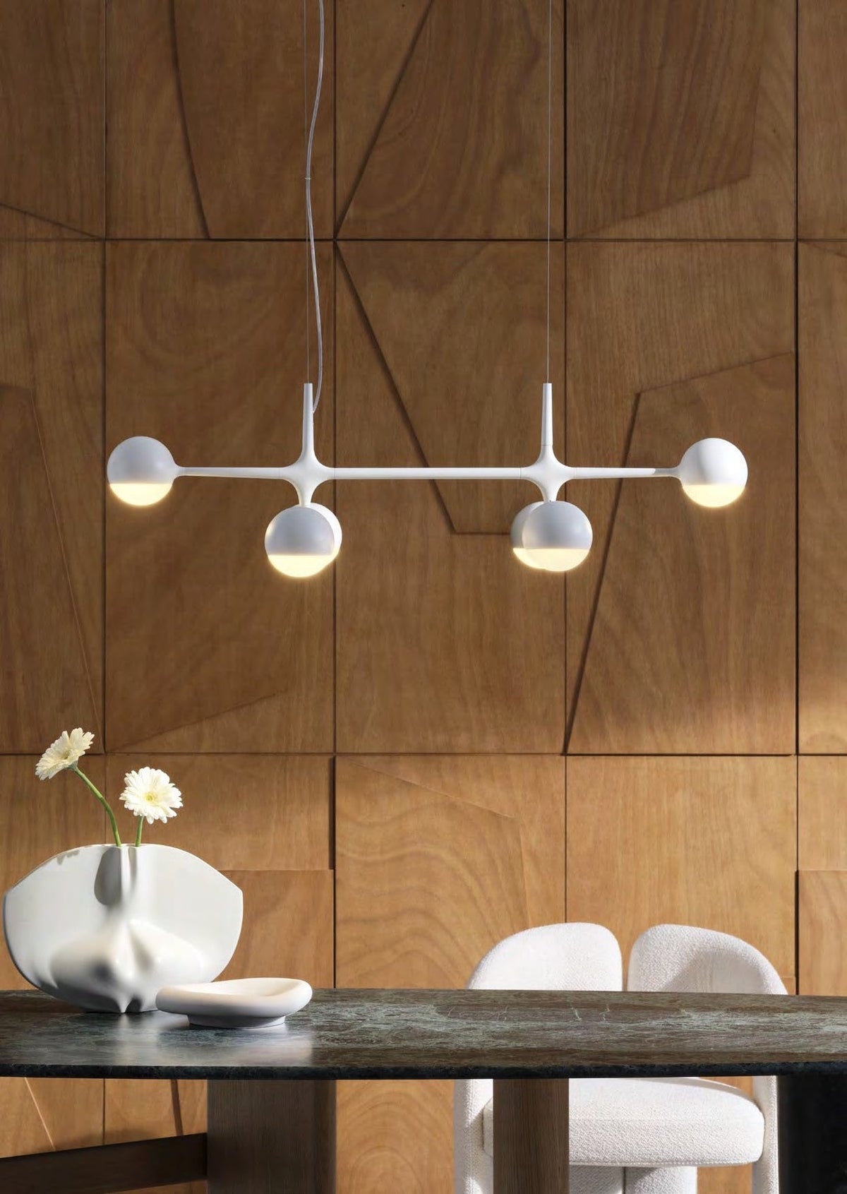 Suspension Dot Pattern Light de Charles et Ray Eames - Cassina-ambiance catalogue Cassina 2026-The Woods Gallery