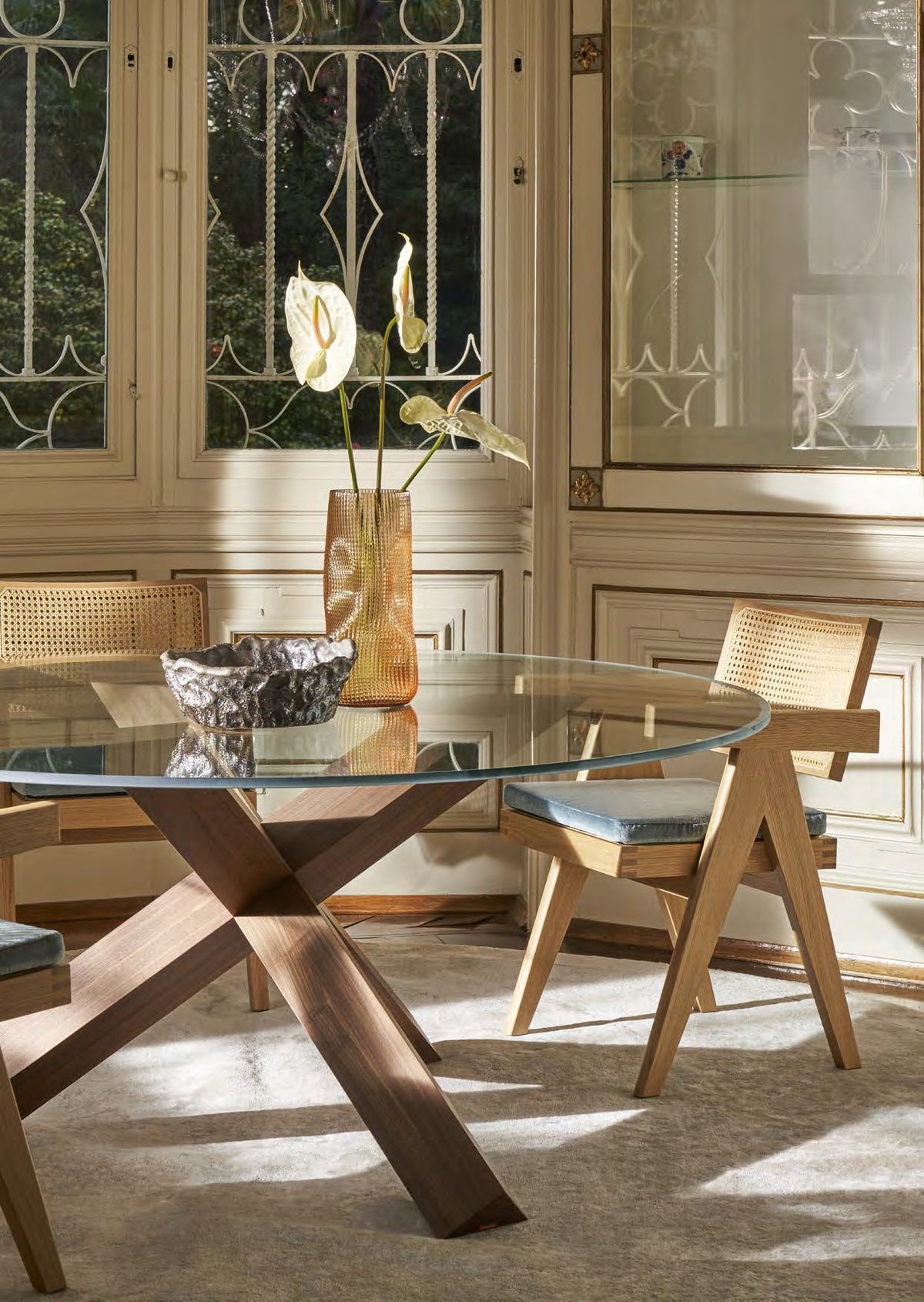 Table La Rotonda de Mario Bellini - Cassina-ambiance catalogue Cassina 2026-The Woods Gallery