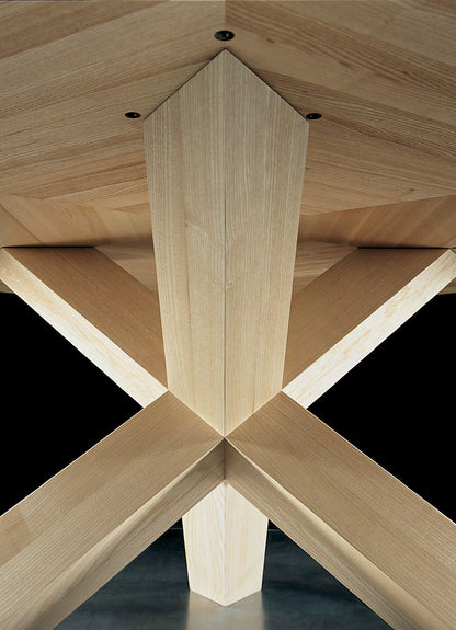 Table La Rotonda de Mario Bellini - Cassina-ambiance catalogue Cassina 2026 (vue 2)-The Woods Gallery