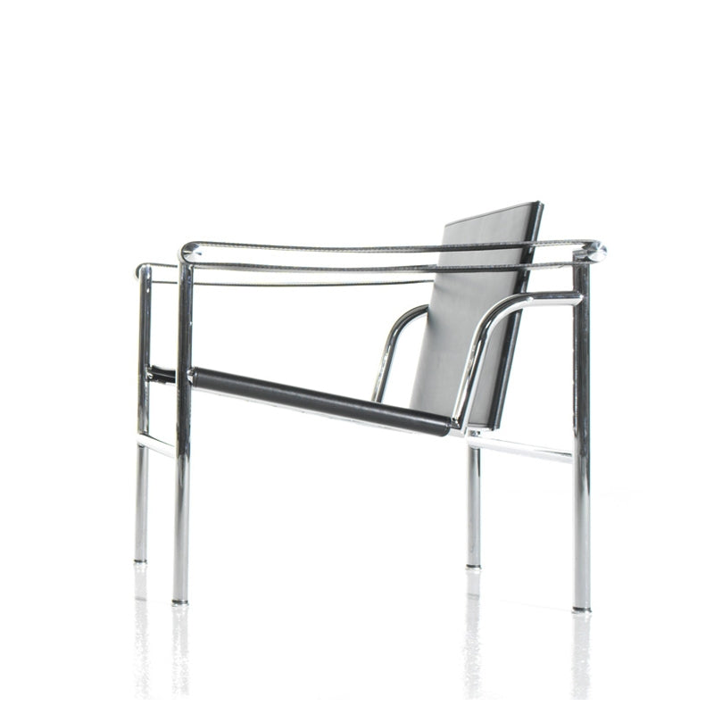 Fauteuil 1 de Le Corbusier, P. Jeanneret, C. Perriand - Cassina-Noir-The Woods Gallery