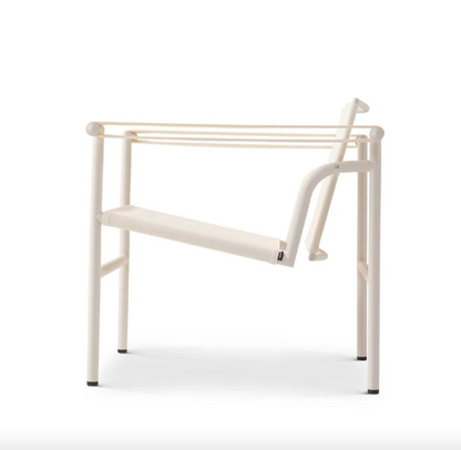 Fauteuil 1 de Le Corbusier, P. Jeanneret, C. Perriand - Cassina-Noir-The Woods Gallery