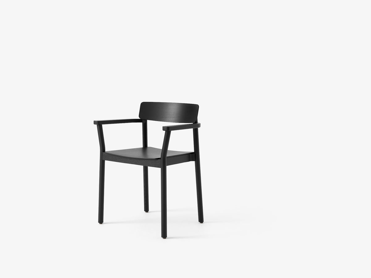 Fauteuil Betty TK9 de Thau &amp; Kallio - &amp;Tradition-Frêne laqué noir-Assise bois-Sans revêtement-The Woods Gallery