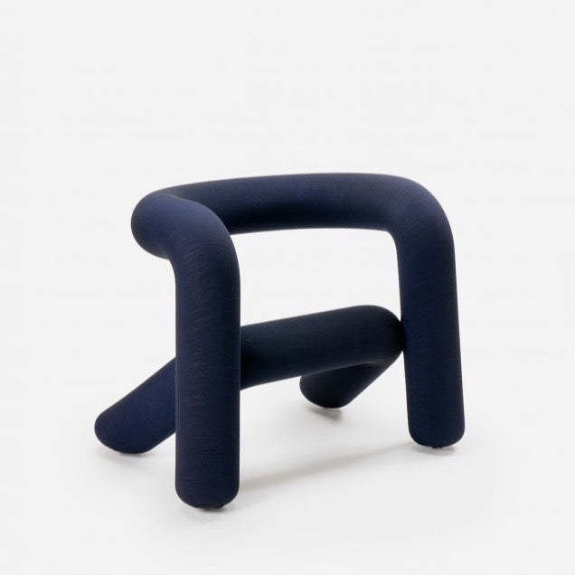 Fauteuil Extra Bold de Big Game - MOUSTACHE-Noir-Bleu-The Woods Gallery