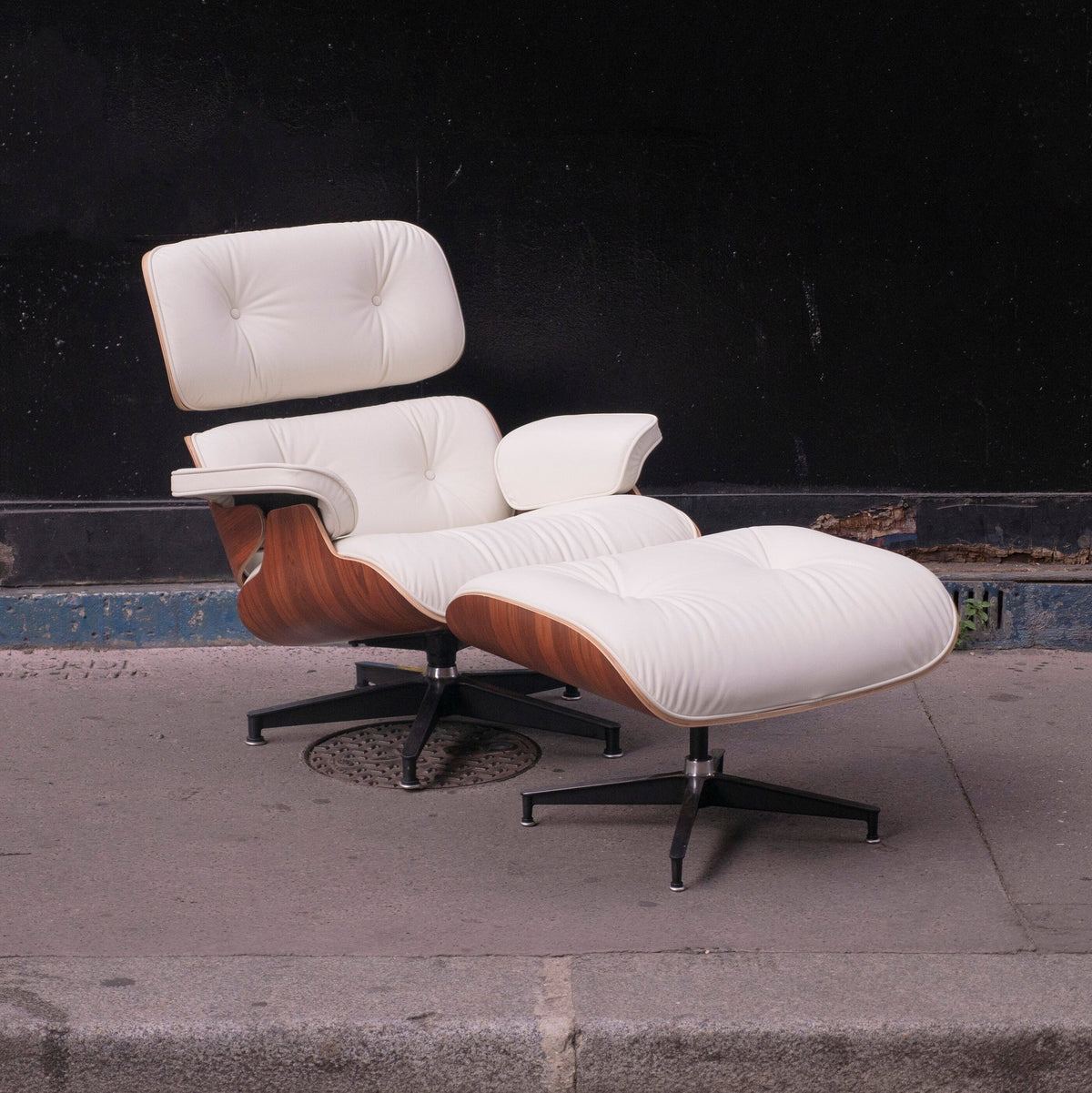 Fauteuil Lounge Chair Blanc de Charles &amp; Ray Eames édition 2018 Herman Miller - Herman Miller-The Woods Gallery