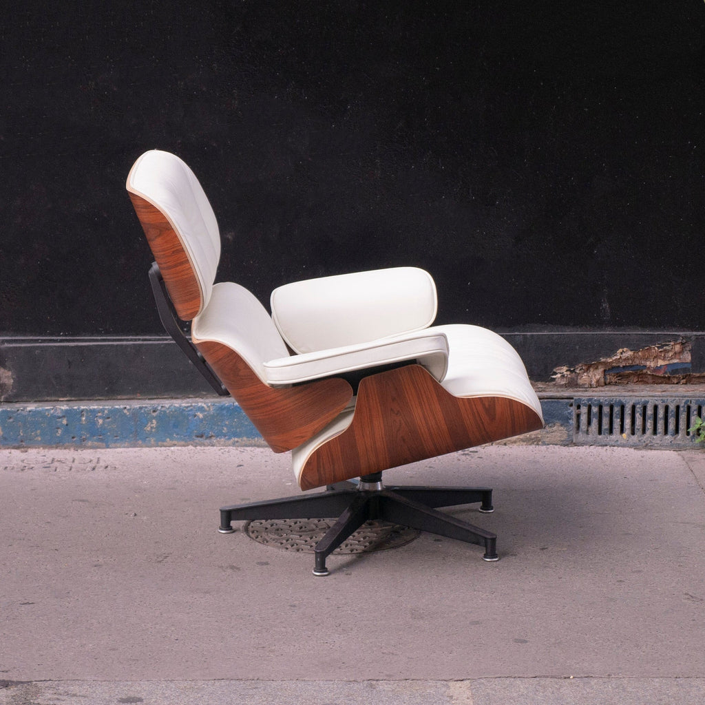 Fauteuil Lounge Chair Blanc de Charles & Ray Eames édition 2018 Herman Miller - Herman Miller-The Woods Gallery