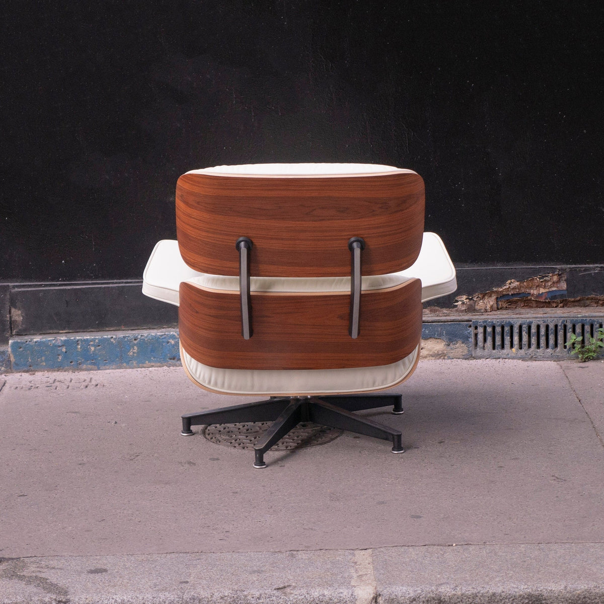 Fauteuil Lounge Chair Blanc de Charles &amp; Ray Eames édition 2018 Herman Miller - Herman Miller-The Woods Gallery