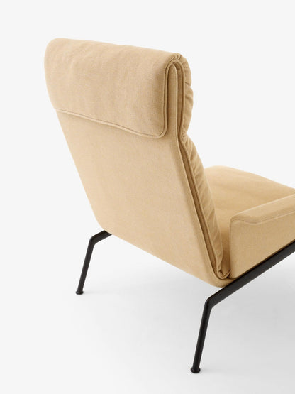 Fauteuil Muno LN17 dossier haut à accoudoirs de Luca Nichetto - &amp;Tradition-Noir chaud-Tissu groupe 1-The Woods Gallery