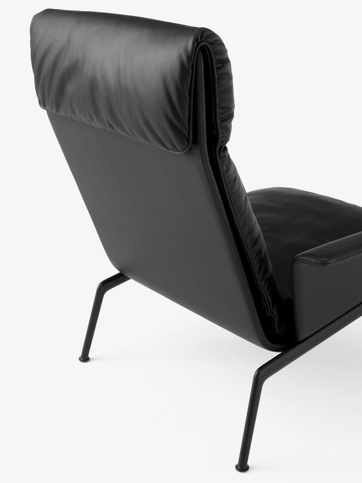 Fauteuil Muno LN17 dossier haut à accoudoirs de Luca Nichetto - &amp;Tradition-Noir chaud-Tissu groupe 1-The Woods Gallery