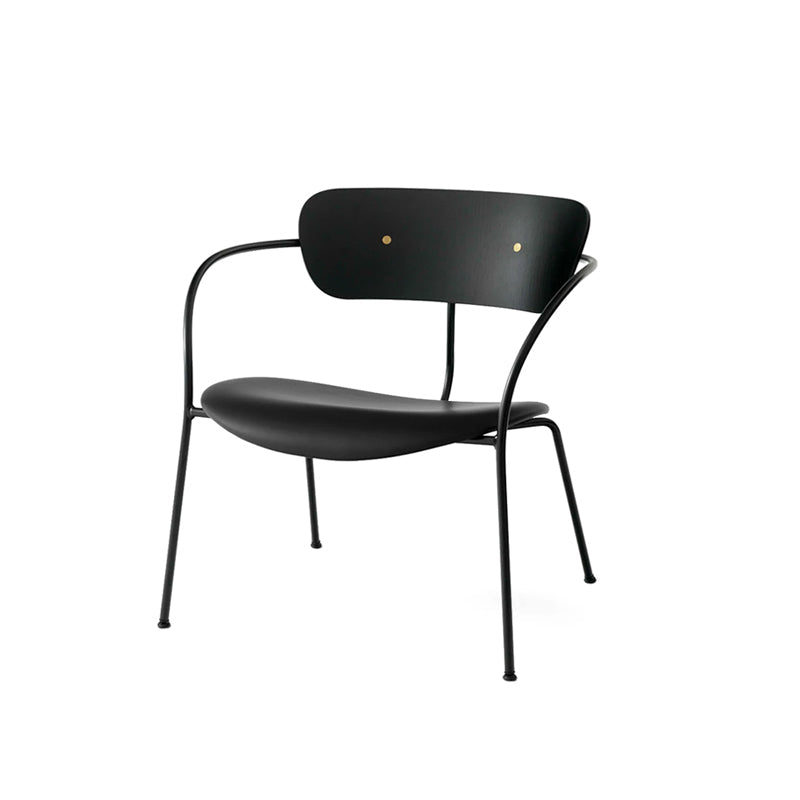 Fauteuil Pavilion AV6 par Anderssen &amp; Voll - &amp;Tradition-Cuir Noir - détails Laiton-The Woods Gallery