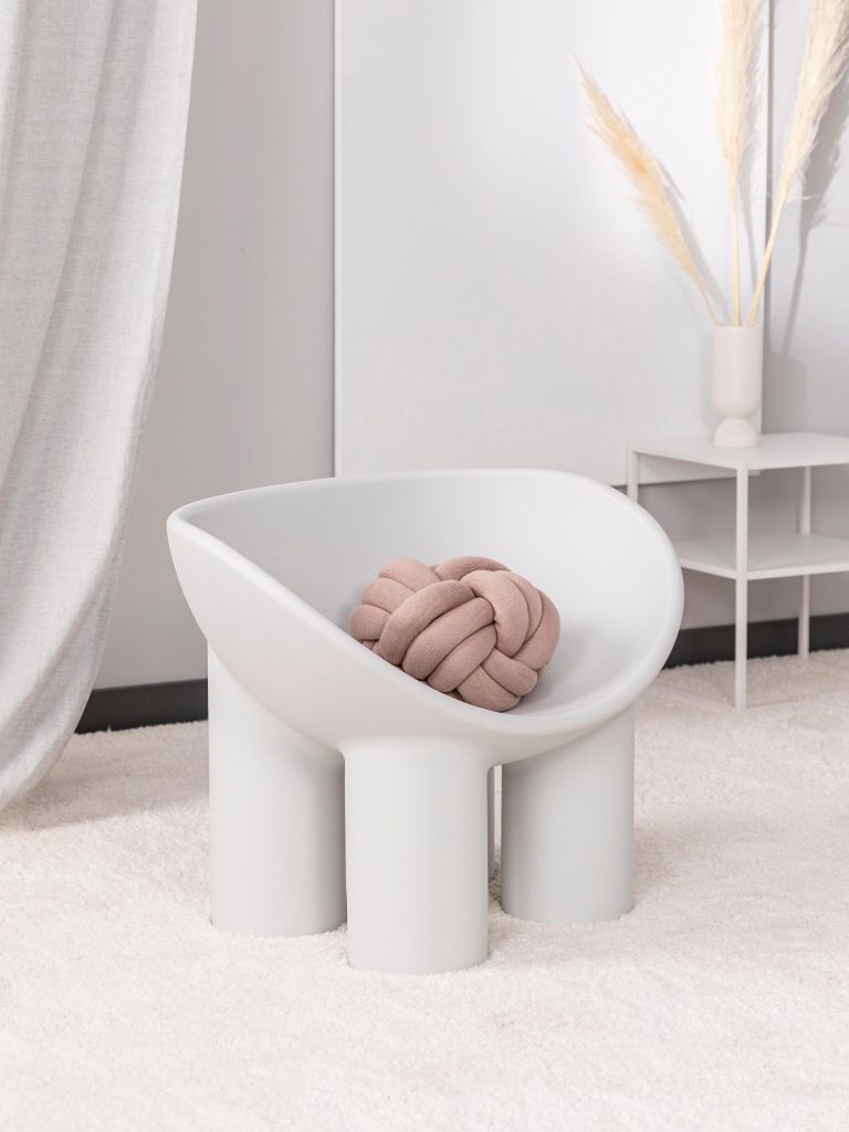 Fauteuil Roly Poly de Faye Toogood - Driade-Rose Flesh-The Woods Gallery