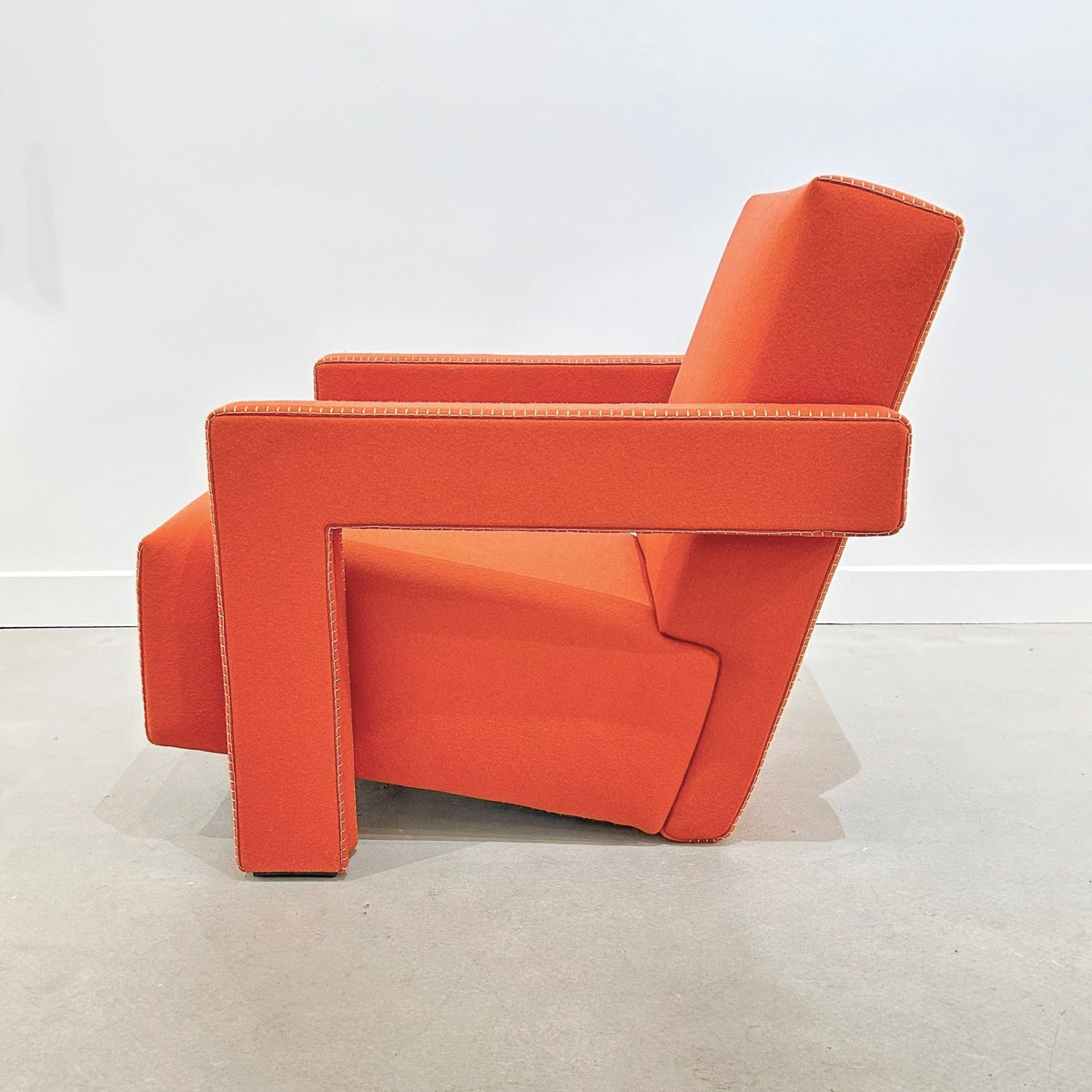 Fauteuil Utrecht 637 de Gerrit Thomas Rietveld - Cassina-Orange-The Woods Gallery