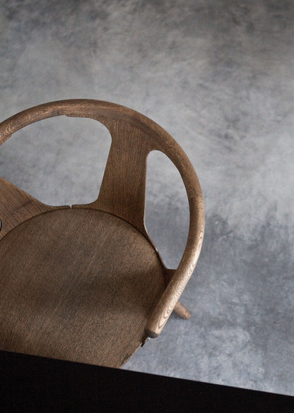 Fauteuil de table In Between SK1 de Sami Kallio - &amp;Tradition-Chêne huilé-Coque nue, sans revêtement-The Woods Gallery