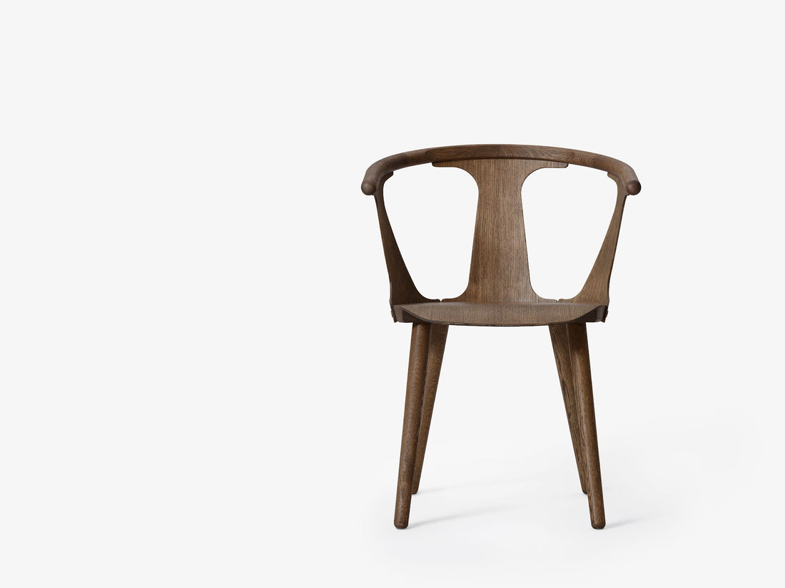 Fauteuil de table In Between SK1 de Sami Kallio - &amp;Tradition-Chêne huilé fumé-Coque nue, sans revêtement-The Woods Gallery
