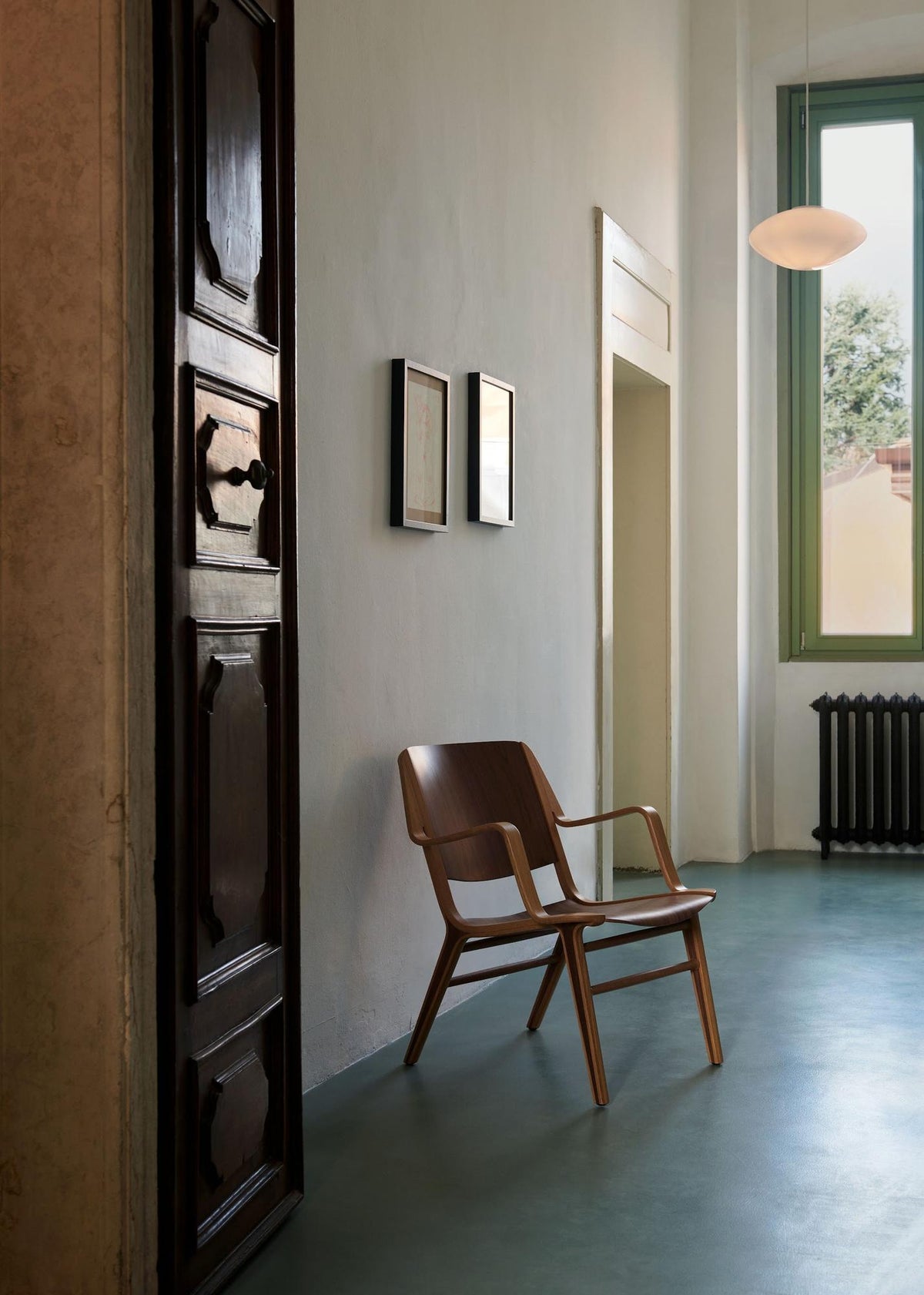 Fauteuil lounge AX HM11 de Hvidt &amp; Mølgaard - &amp;Tradition-Chêne laqué et noyer-The Woods Gallery