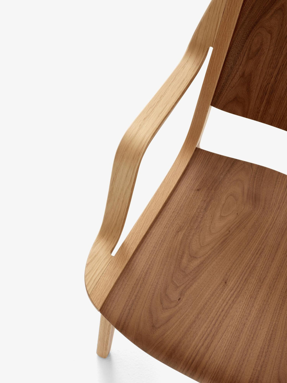 Fauteuil lounge AX HM11 de Hvidt &amp; Mølgaard - &amp;Tradition-Chêne laqué et noyer-The Woods Gallery