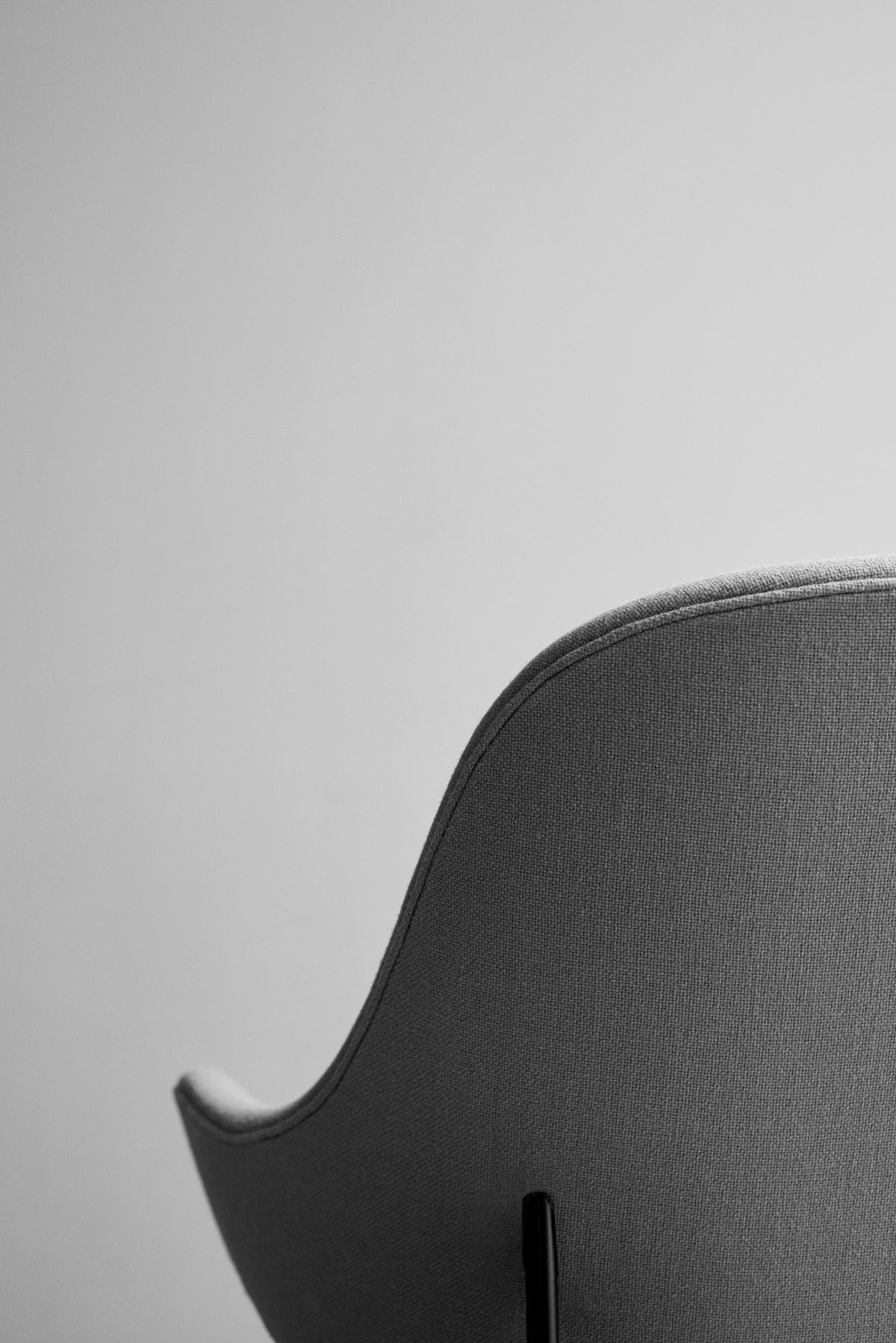 Fauteuil lounge Catch JH13 de Jaime Hayon - &amp;Tradition-Base tube plat-Tissu groupe 1-The Woods Gallery
