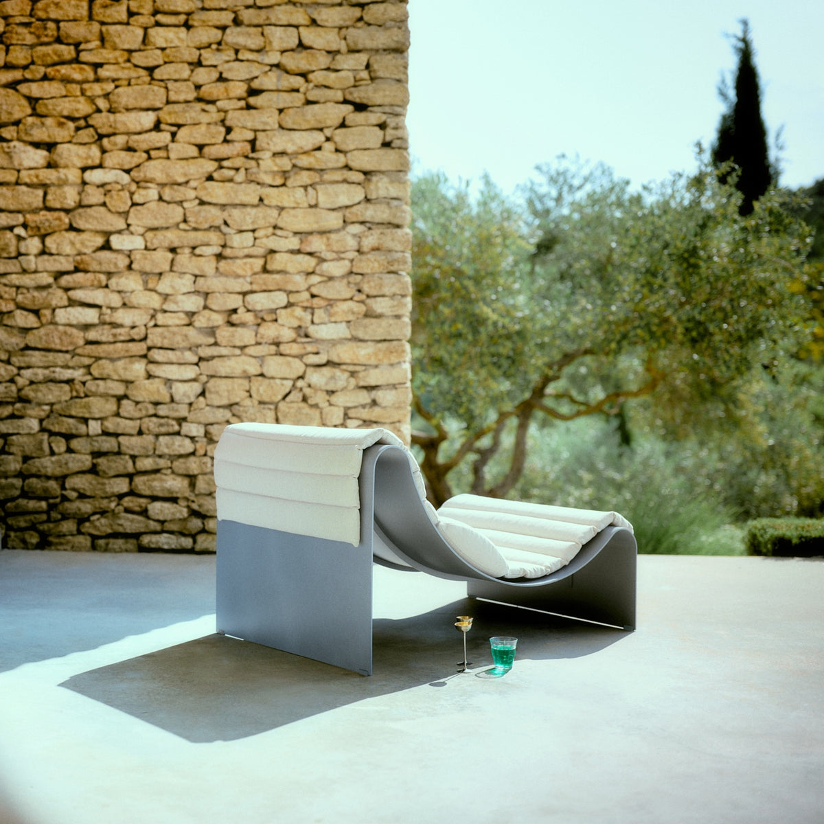 Fauteuil lounge Eclipse de Garnier &amp; Pingree - Petite Friture-détail-The Woods Gallery