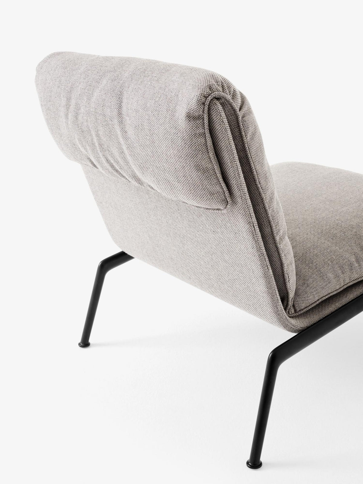 Fauteuil lounge Muno LN18 de Luca Nichetto - &amp;Tradition-Noir chaud-Tissu groupe 1-The Woods Gallery