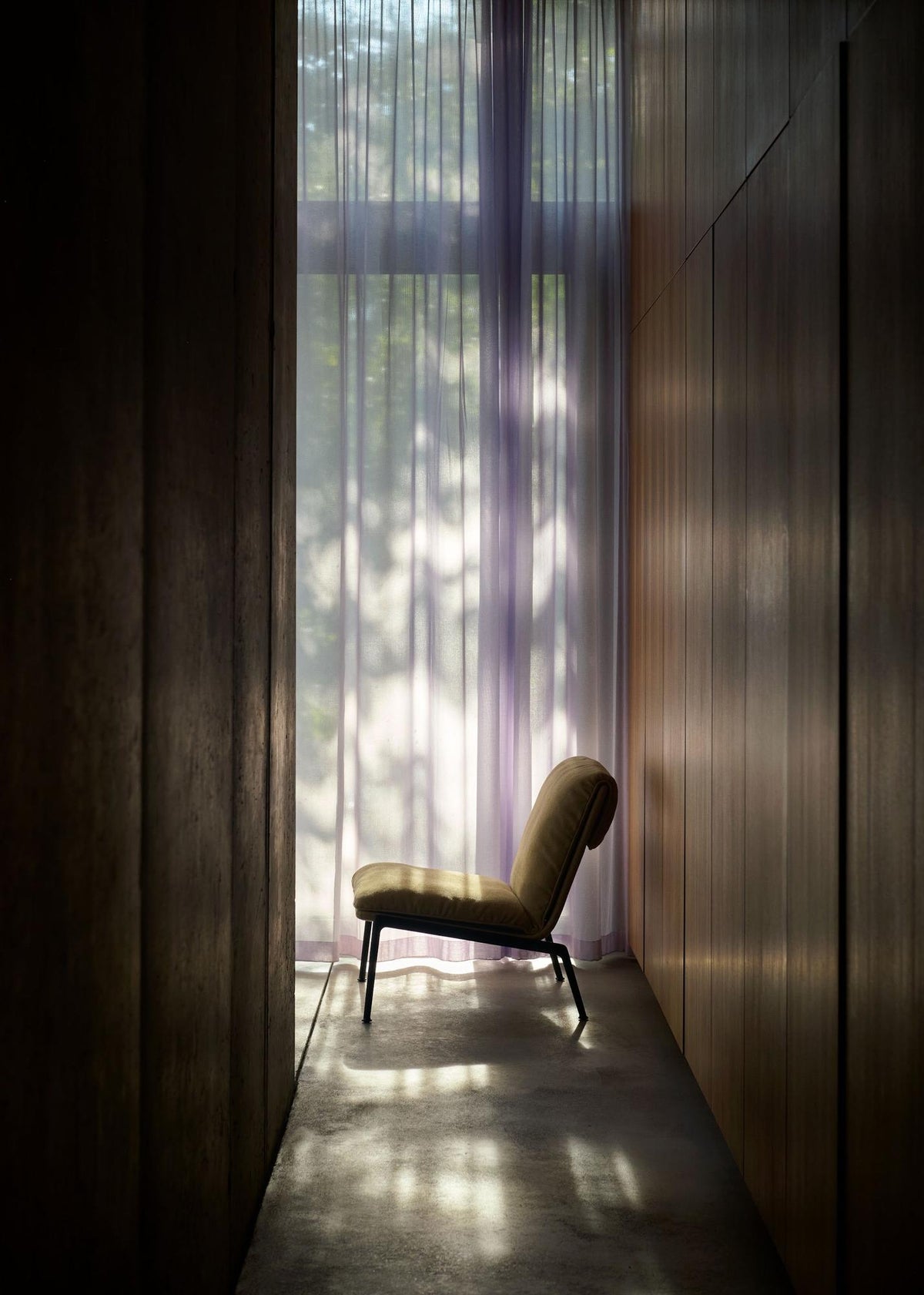 Fauteuil lounge Muno LN18 de Luca Nichetto - &amp;Tradition-Noir chaud-Tissu groupe 1-The Woods Gallery
