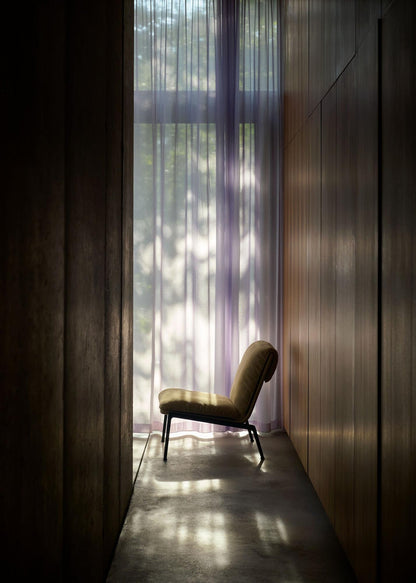 Fauteuil lounge Muno LN18 de Luca Nichetto - &amp;Tradition-Noir chaud-Tissu groupe 1-The Woods Gallery