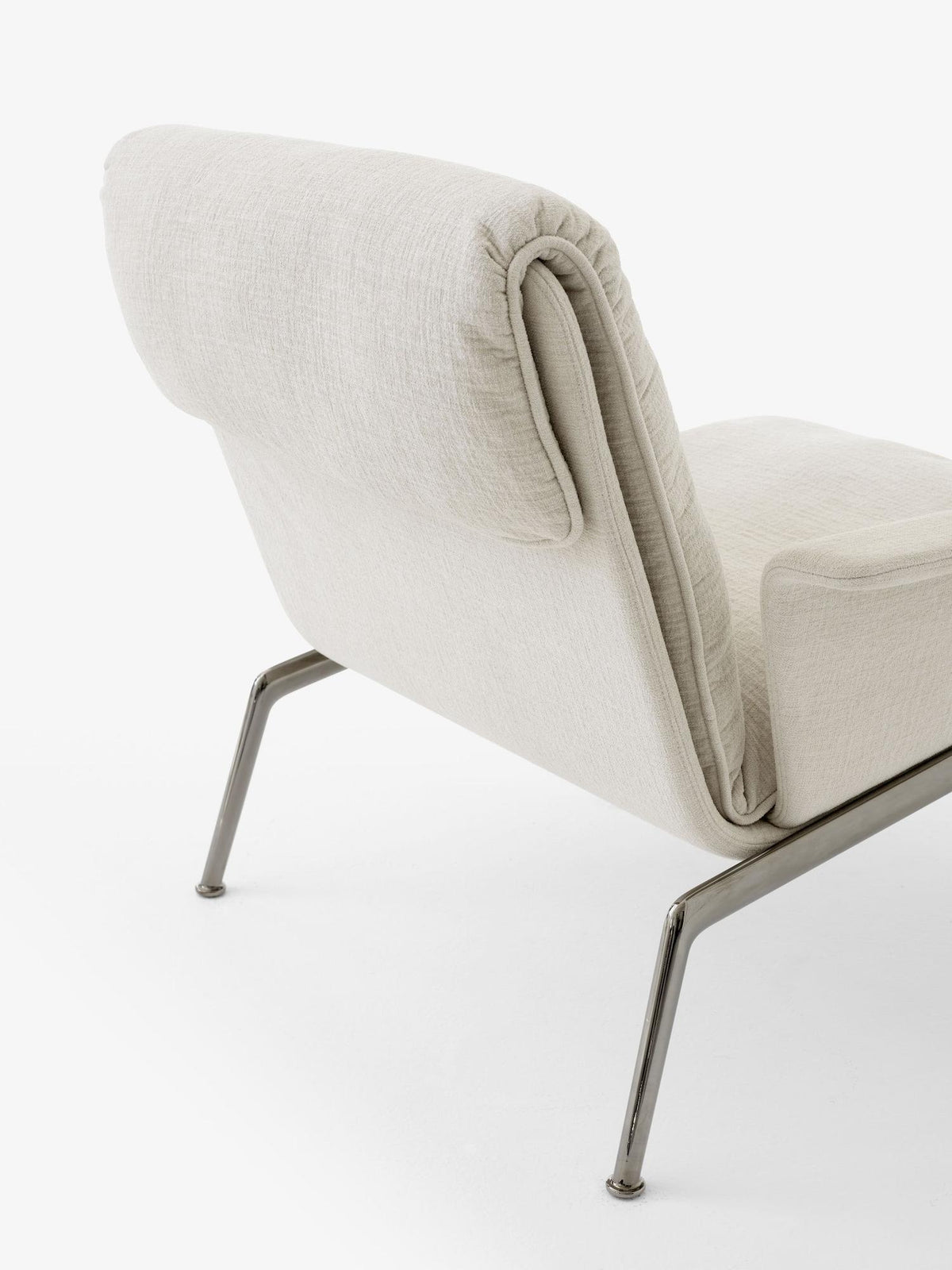 Fauteuil lounge Muno LN19 à accoudoirs de Luca Nichetto - &amp;Tradition-Noir chaud-Tissu groupe 1-The Woods Gallery