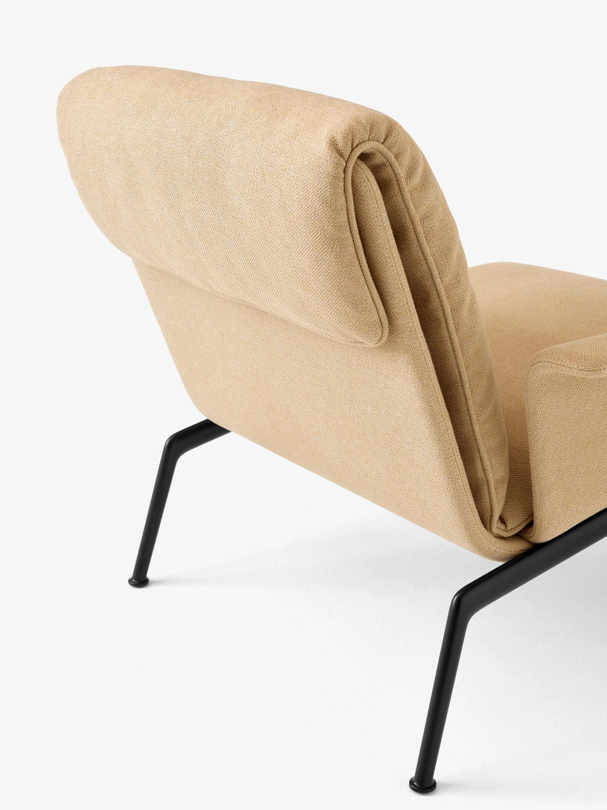 Fauteuil lounge Muno LN19 à accoudoirs de Luca Nichetto - &amp;Tradition-Noir chaud-Tissu groupe 1-The Woods Gallery