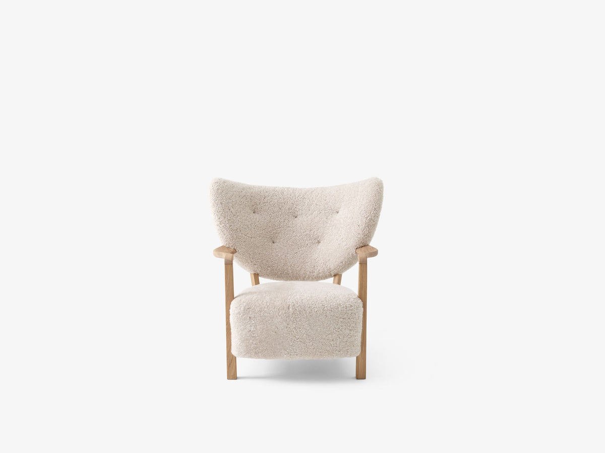 Fauteuil lounge Wulff ATD2 de Jørgen Wolff - &amp;Tradition-Chêne huilé-Peau de mouton-The Woods Gallery