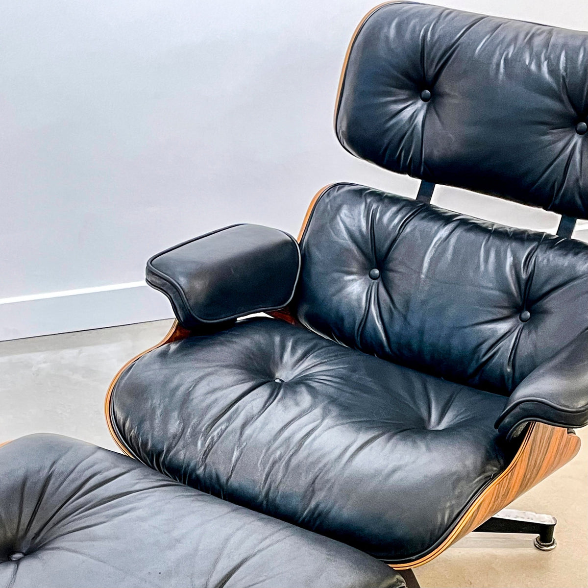Fauteuil lounge chair de Charles &amp; Ray Eames - Herman Miller - Vintage circa 1970-The Woods Gallery