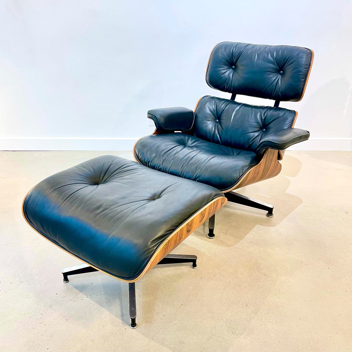 Fauteuil lounge chair de Charles &amp; Ray Eames - Herman Miller - Vintage circa 1970-The Woods Gallery