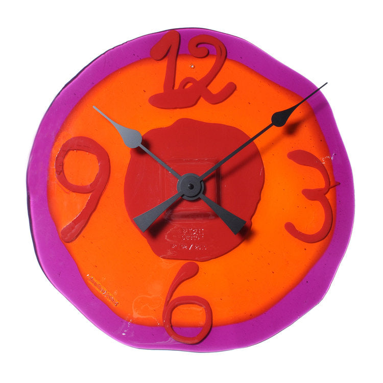 Horloge murale en résine "Watch Me" Clear Fuchsia, Clear Orange And Matt Red par Gaetano Pesce - Fish Design-L-The Woods Gallery