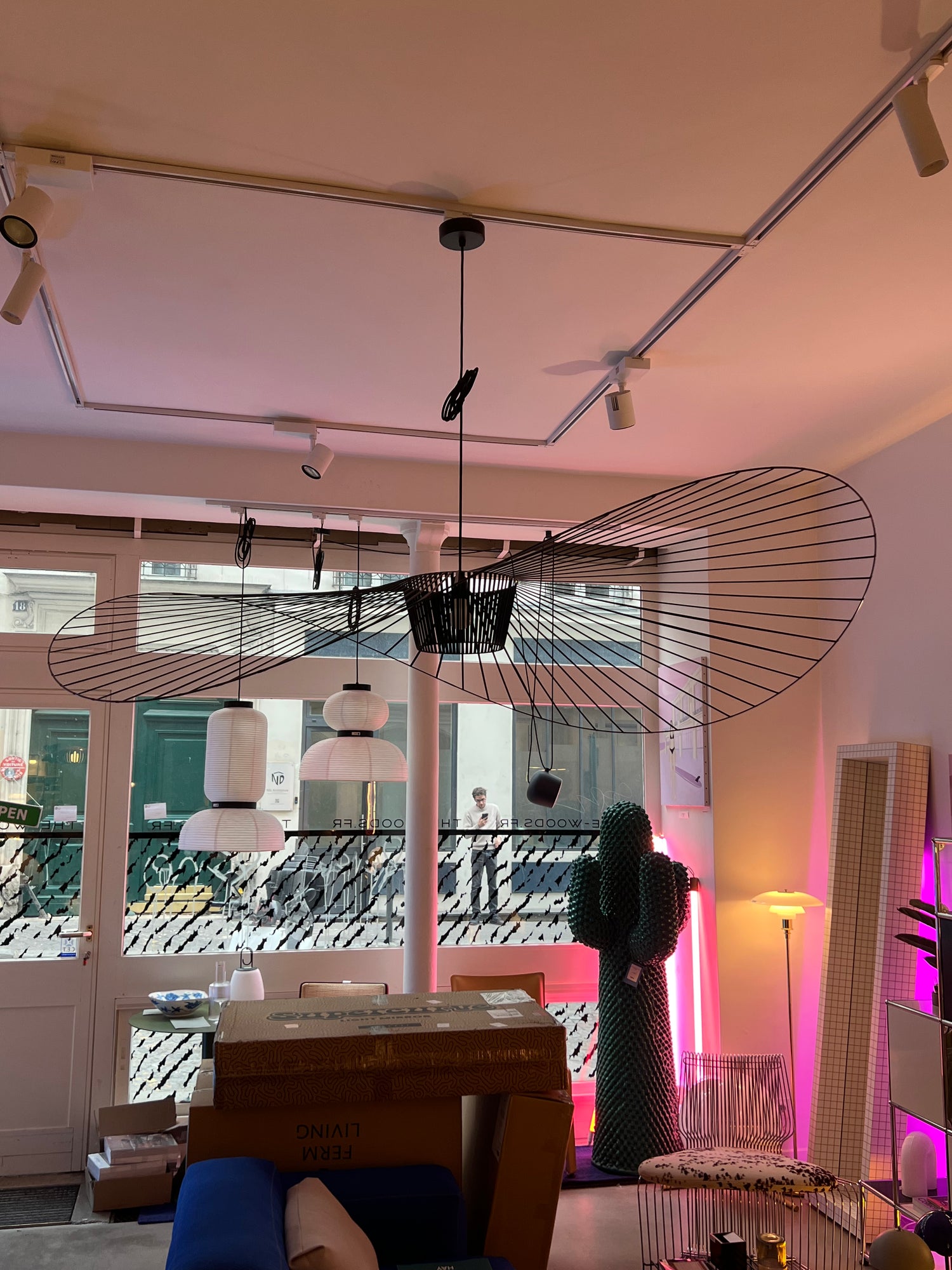 Grande Suspension Vertigo Ø200 cm noire de Constance Guisset - Petite Friture - modèle d&