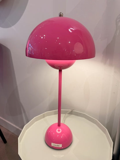 Lampe de table Flowerpot VP3 rose acidulé de Verner Panton - &amp;Tradition - modèle d&
