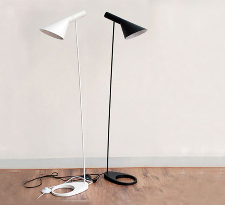 Lampadaire AJ - Louis Poulsen-Noir-The Woods Gallery