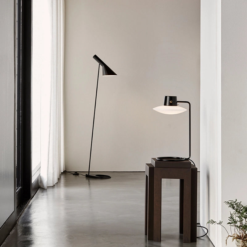 Lampadaire AJ - Louis Poulsen-Noir-The Woods Gallery