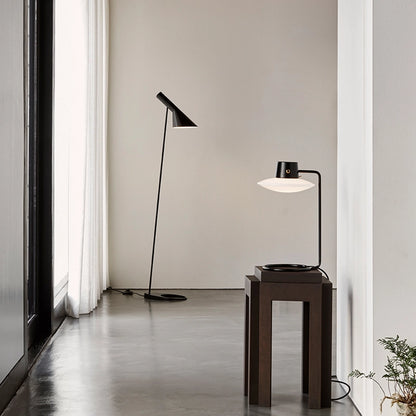 Lampadaire AJ - Louis Poulsen-Noir-The Woods Gallery
