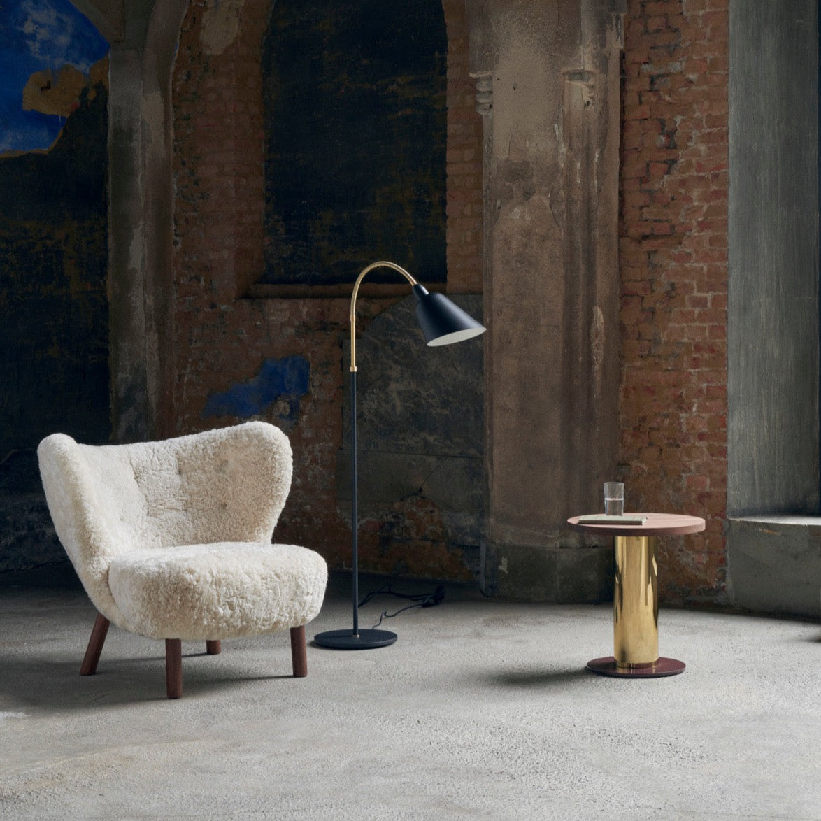 Lampadaire Bellevue AJ7 - &amp;Tradition-Noir &amp; Laiton-The Woods Gallery
