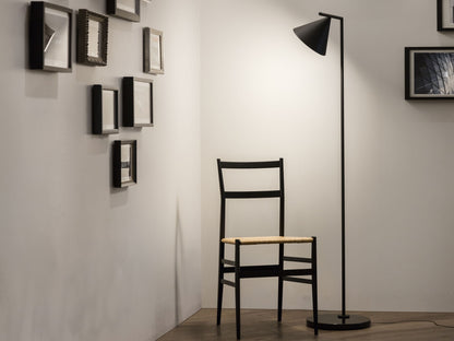 Lampadaire Captain Flint de Michael Anastassiades - Flos-Noir-The Woods Gallery