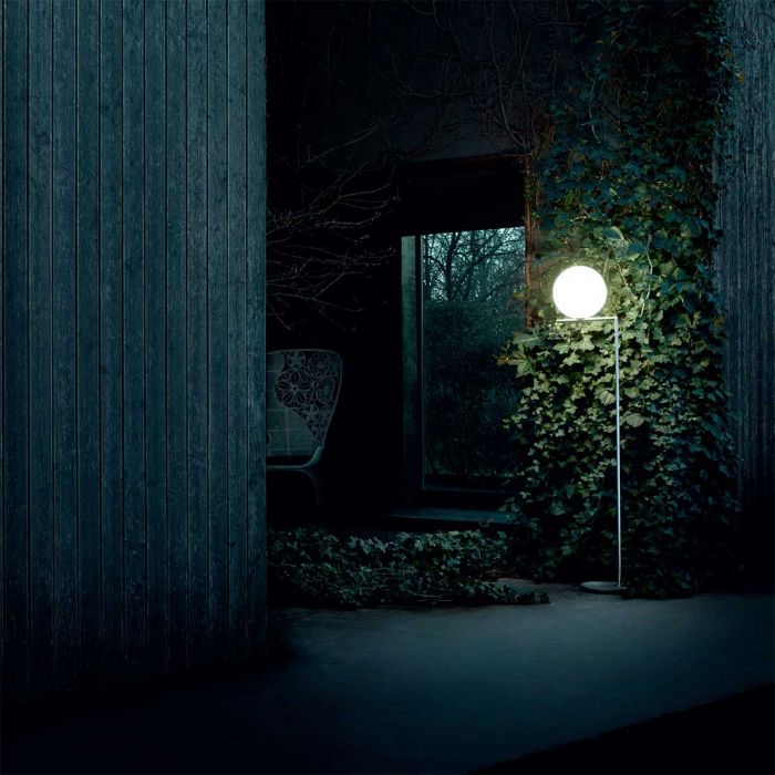 Lampadaire Extérieur IC F2 de Michael Anastassiades - Flos-Laiton Brossé / Lave Grise-The Woods Gallery