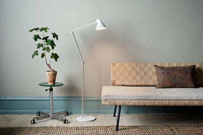 Lampadaire NJP - Louis Poulsen-Gris aluminium clair-LED 2700K 10W-The Woods Gallery