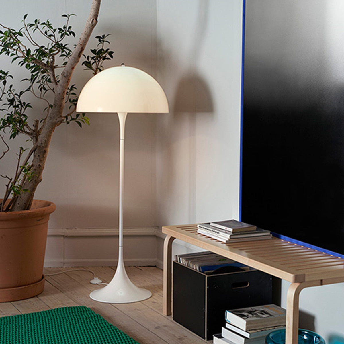 Lampadaire Panthella - Louis Poulsen-The Woods Gallery
