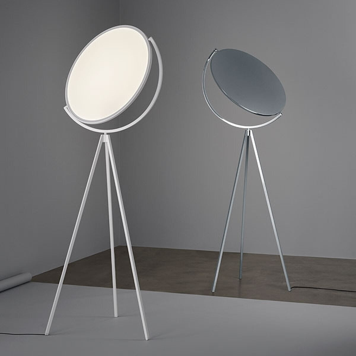 Lampadaire Superloon de Jasper Morrison - Flos-Blanc-The Woods Gallery