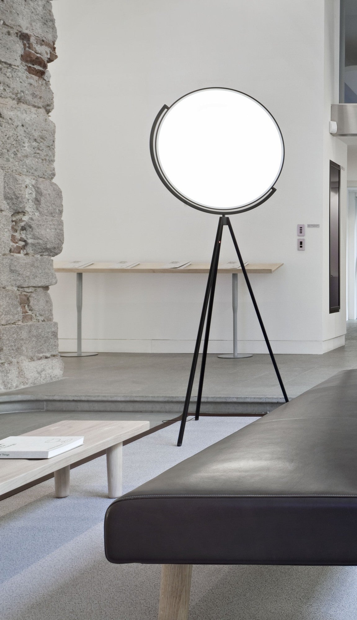 Lampadaire Superloon de Jasper Morrison - Flos-Blanc-The Woods Gallery