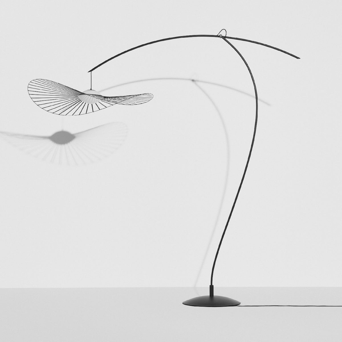 Lampadaire Vertigo Nova de Constance Guisset - Petite Friture-Noir, courbe de la potence-The Woods Gallery