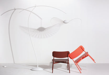 Lampadaire Vertigo Nova de Constance Guisset - Petite Friture-en situation, avec fauteuil-The Woods Gallery