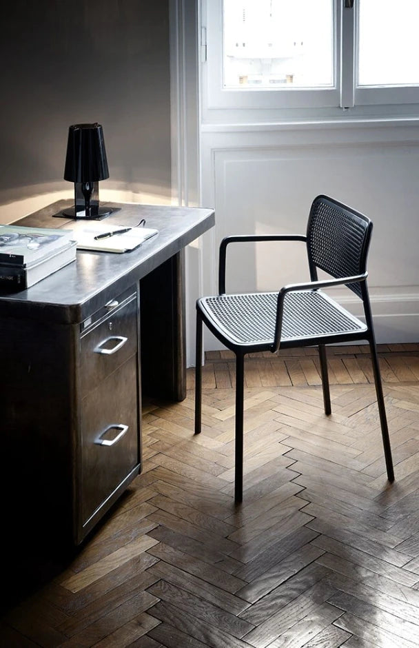Lampe Take de Ferruccio Laviani - Kartell-Bleu-The Woods Gallery